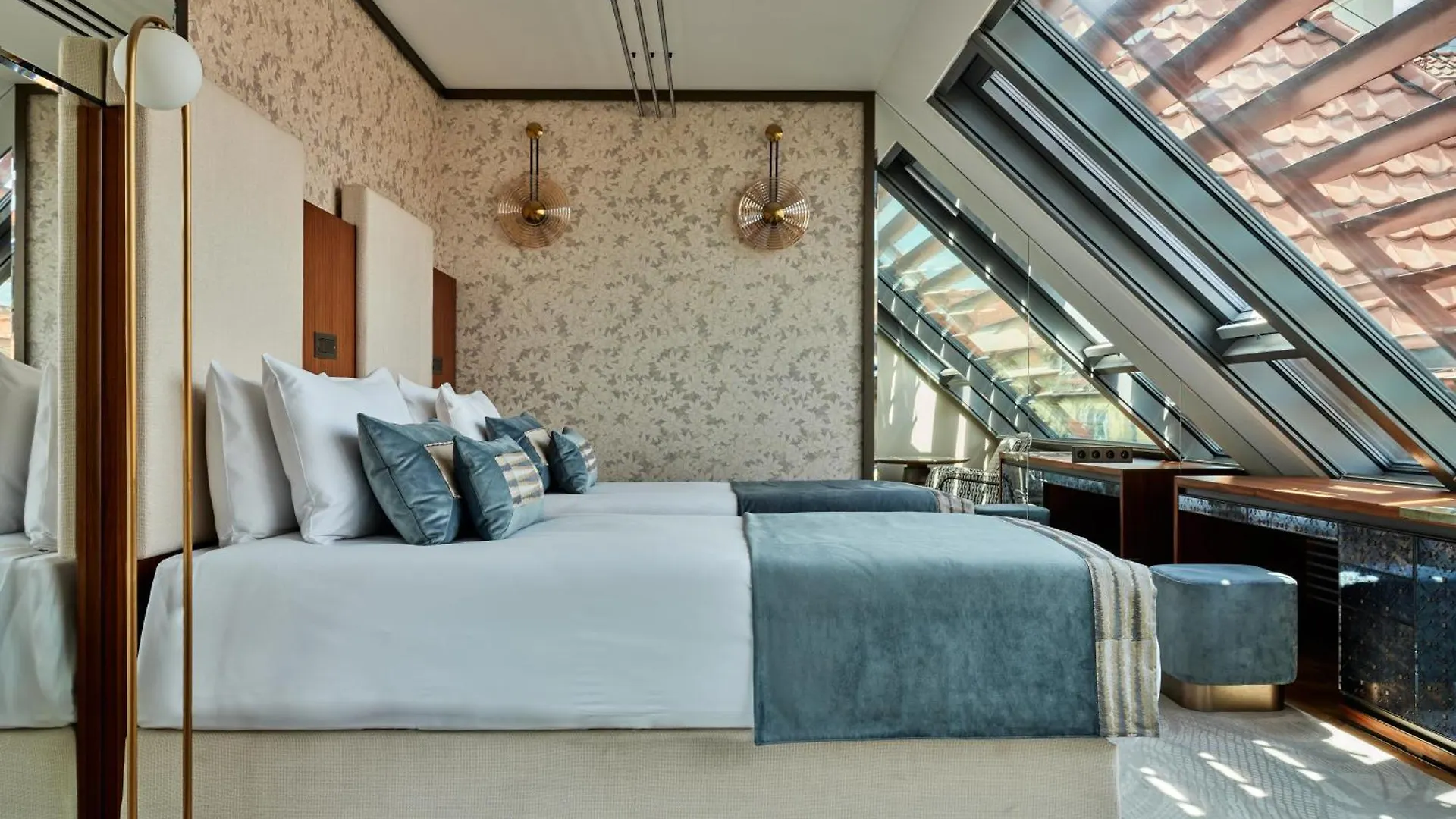 Hotel Verte, Warsaw, Autograph Collection