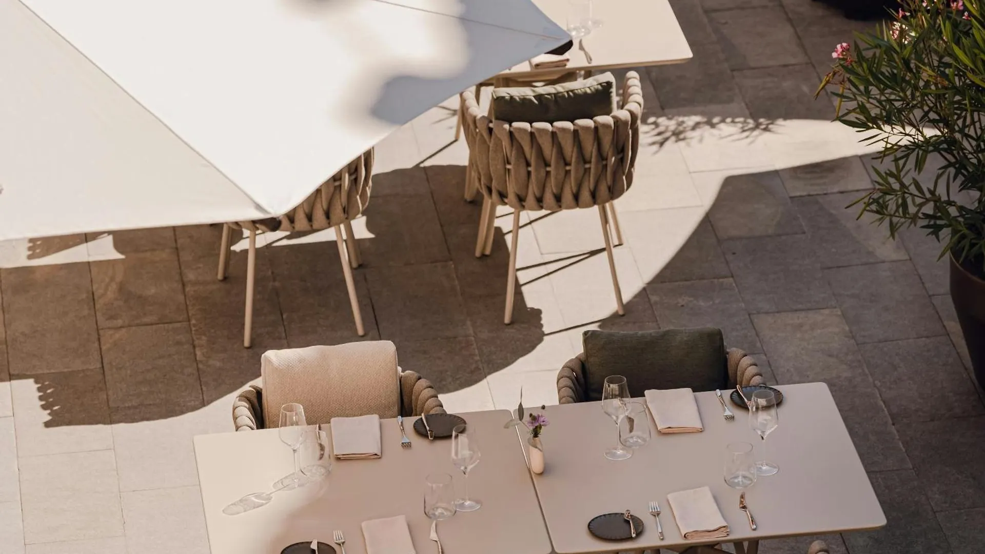 Hotel Verte, Warsaw, Autograph Collection