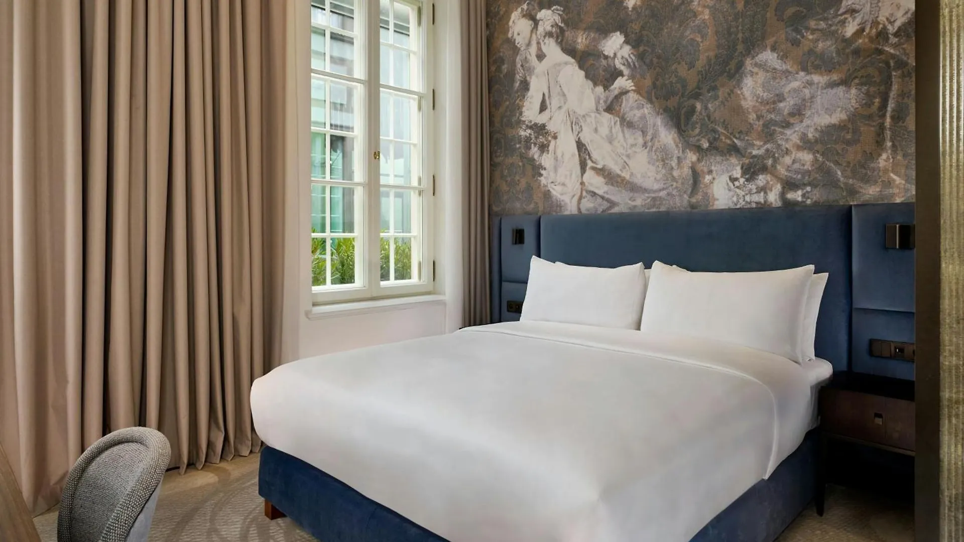 Hotel Verte, Warsaw, Autograph Collection