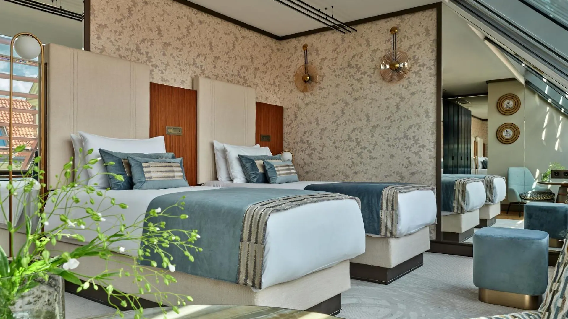 Hotel Verte, Warsaw, Autograph Collection
